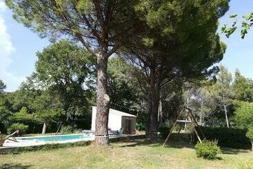 ツーリストアパートメント Charmant Gîte Nature Au Pied Du Luberon