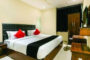 Отель Kumkum Palace