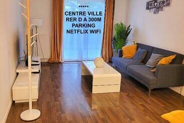관광객 아파트 Iii Appart 2 Pièces, Neuf 200 M De Gare Parking Netflix Evry Courcouronnes