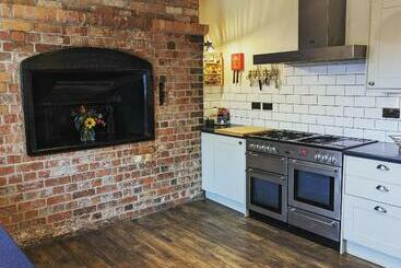 ツーリストアパートメント The Cob House