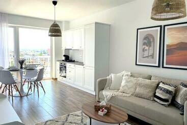 דירות לתיירים The Palm 1 Apartment   Family Friendly, Free Parking, Central, Self Check In