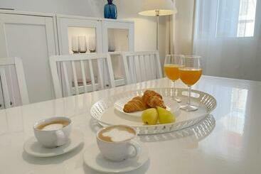 Жильё для туристов C. Del Mar   De Luxe Apartament Centrum Torrevieja