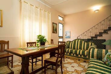 شقق خاصة سياحية Casa Fusiddu