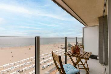 관광객 아파트 Spacious And Bright Apartment With Terrace Beach View