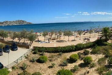 Жильё для туристов Superbe Appartement Première Ligne De Mer