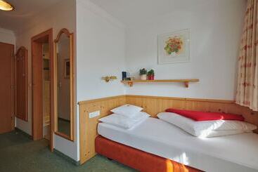 هتل Appartement Roggal