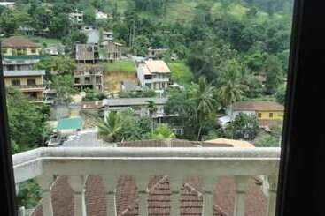 فندق Majestic Tourist