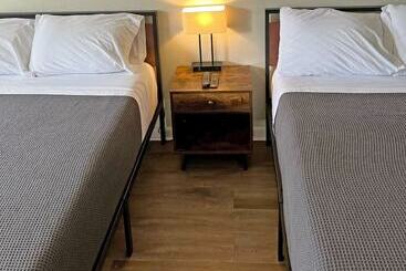 호텔 Red Carpet Inn   Houma