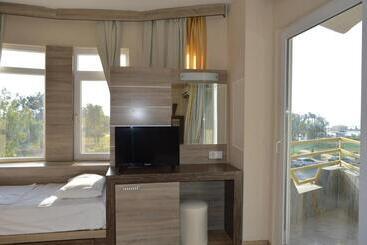 هتل Bülent Kocabaş Selinus Beach Club