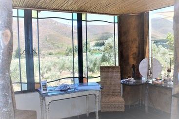 نزل Olive Garden Country Lodge