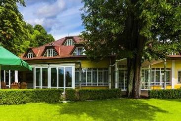 בית מלון כפרי Park Na Baracke