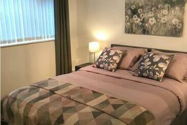 游客公寓 Central Beautiful Renovated Flat Incl Parking