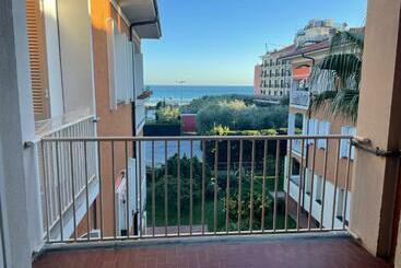 游客公寓 Spazioso Appartamento A Diano Marina