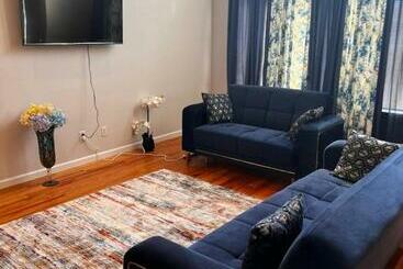 ツーリストアパートメント Springview Homes 12mins From Ewr & 3 Mins From University Hospital