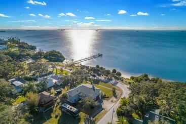 شقق خاصة سياحية Breathtaking Waterfront Crystal Beach Getaway!