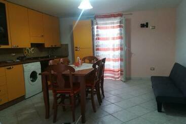 דירות לתיירים Casa Vacanza Da Angela