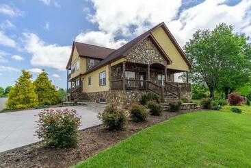 ツーリストアパートメント Hot Tub, Views & Game Room   20 Min To Downtown Asheville!