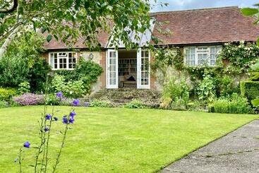 Жильё для туристов Library Cottage