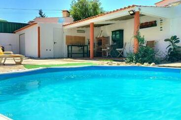 ツーリストアパートメント Suite In A Rustic House With Swimming Pool