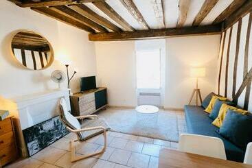 ツーリストアパートメント Fontainebleau Rue Grande   Chez Alexis