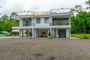 Жильё для туристов Agradable Y Hermosa Casa De Campo Con Piscina