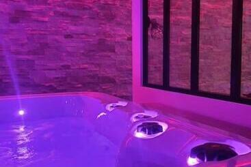 ツーリストアパートメント Superbe Appartement Avec Jacuzzi Et Extérieur