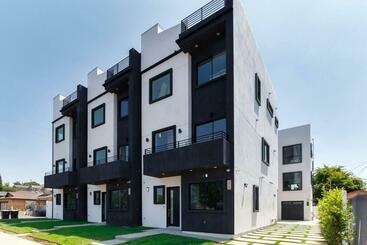 ツーリストアパートメント 3 Luxury Modern Homes 12 Bedrooms & Rooftop Decks