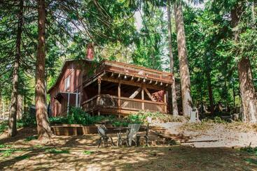 Жильё для туристов Pet/ski Friendly Hummingbird Nest Lodge