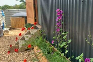 游客公寓 Shepherds Hut With Scandinavian Hot Tub And Hydromassager