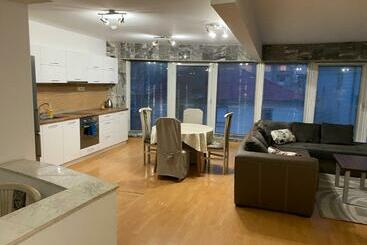 דירות לתיירים Spacious Apartment On Main Street