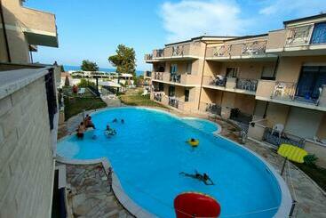 관광객 아파트 Appartamento Con Piscina Green Bay Village