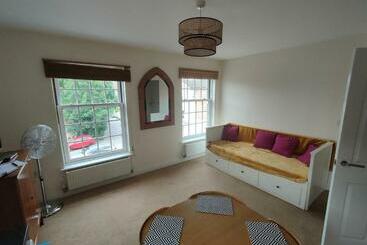 شقق خاصة سياحية Central Taunton 2 Bedroom Apartment, Great Location!