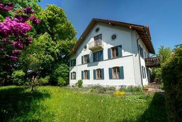 관광객 아파트 Landhauswohnung Mit Wildromantischem Garten