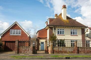 شقق خاصة سياحية Large Family Home, Great Facilities, Near Frinton Beach