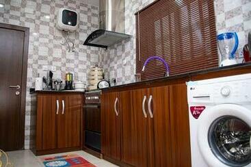 관광객 아파트 Luxury Apartments And Shortlets