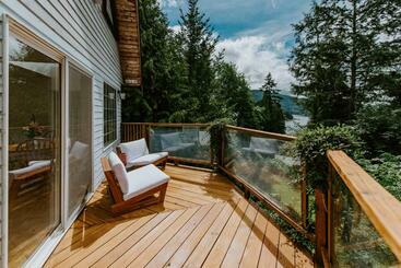 شقق خاصة سياحية Serene, Tranquil, Oasis With Stunning Ocean Views Of Pender Harbour