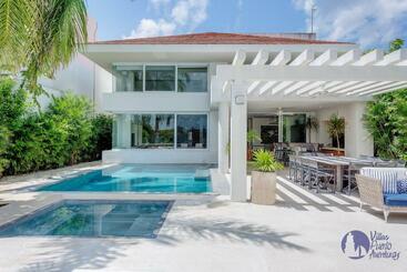 شقق خاصة سياحية House With Private Pool, Jacuzzi And Pier