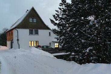 ツーリストアパートメント Mika S Haus