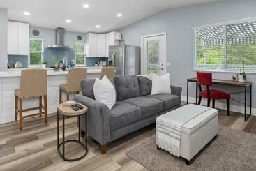 شقق خاصة سياحية Sea Glass Cottage   Minutes To Downtown St Pete And The Beaches