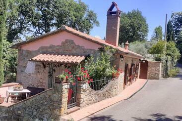 ツーリストアパートメント Casina Fontemarina Montescudaio