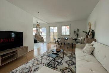 관광객 아파트 Cozy Livings Viel Platz, Großer Balkon, Stellplatz, Küche