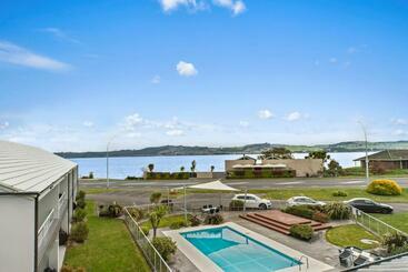 דירות לתיירים Lakeside Delight   Two Mile Bay Holiday Apartment