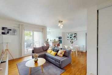 관광객 아파트 Live Like A Local Stylish 2br With Balcony & Parking