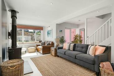 ツーリストアパートメント Maris Cottage