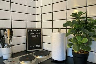 شقق خاصة سياحية Modern Studio Apartment At Bains Lodge, Close To N1, Free Wifi, Aircon, Smart Tv