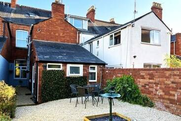 관광객 아파트 Priorswood House