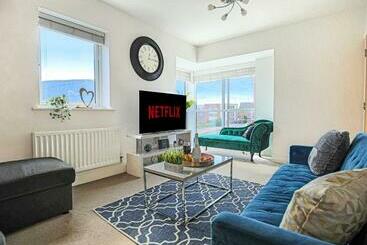 游客公寓 Spacious House   Close To City Centre   Free Parking, Fast Wifi, Smart Tvs With Netflix By Yoko Prop