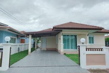 Apartamentos turísticos Happy Space วิลล่าทั้งหลัง 2นอน 2น้ำ ฟรี Wifi จอดรถ