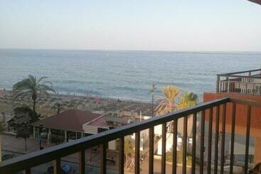 관광객 아파트 Lovely Apartment In Front Of The Beach