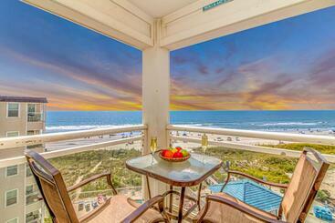 آپارتمان‌های توریست‌ها Nicely Furnished Direct Oceanfront   2 Bedroom, 2 Bath   Perfect For 4!